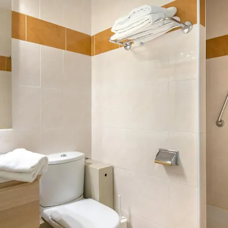 2/3 Personnes Pres Plage, Climatise, Balcon, Parking, Wifi, Petit-dejeuner, Saint-raphael - Fr-1-466a-37 *