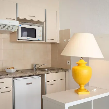 2/3 Personnes Pres Plage, Climatise, Balcon, Parking, Wifi, Petit-dejeuner, Saint-raphael - Fr-1-466a-37