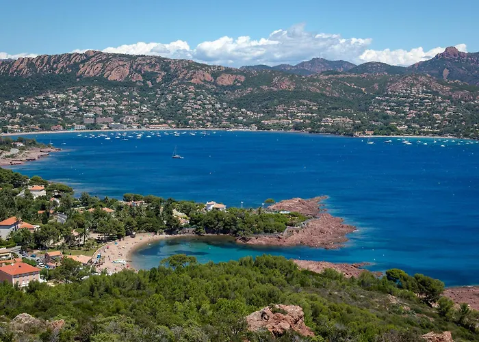 2/3 Personnes Pres Plage, Climatise, Balcon, Parking, Wifi, Petit-dejeuner, Saint-raphael - Fr-1-466a-37 *