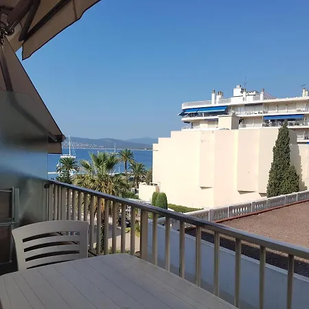 2/3 Personnes Pres Plage, Climatise, Balcon, Parking, Wifi, Petit-dejeuner, Saint-raphael - Fr-1-466a-37 アパート *