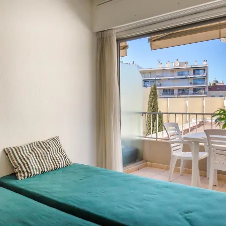 2/3 Personnes Pres Plage, Climatise, Balcon, Parking, Wifi, Petit-dejeuner, Saint-raphael - Fr-1-466a-37 * Saint-Raphaël