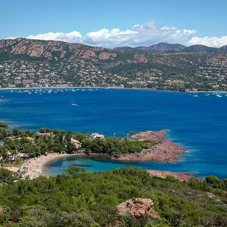 2/3 Personnes Pres Plage, Climatise, Balcon, Parking, Wifi, Petit-dejeuner, Saint-raphael - Fr-1-466a-37 *